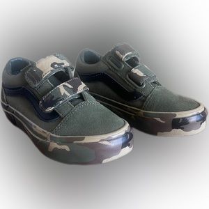Vans little kids shoes with camo print and Velcro closure sz 11